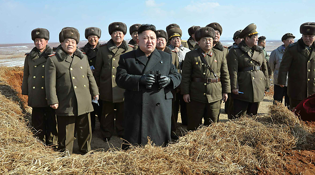 Ким Чен Ын наблюдает за испытаниями