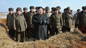 Ким Чен Ын наблюдает за испытаниями