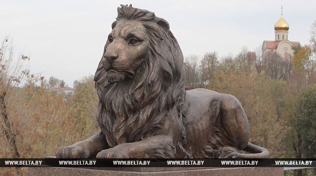 Скульптура льва в Могилеве