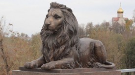 Скульптура льва в Могилеве