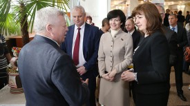 Наталья Кочанова общается с участниками коллегии
