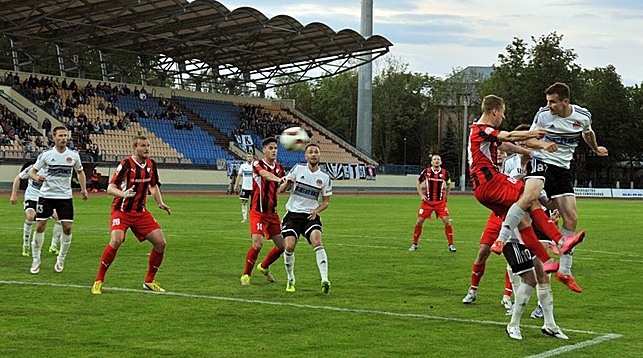 Во время матча между жодинцами и бобруйчанами. Фото ФК "Торпедо-БелАЗ"
