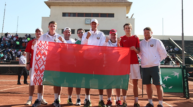 Сборная Беларуси празднует победу над Египтом. Фото Белорусской федерации тенниса