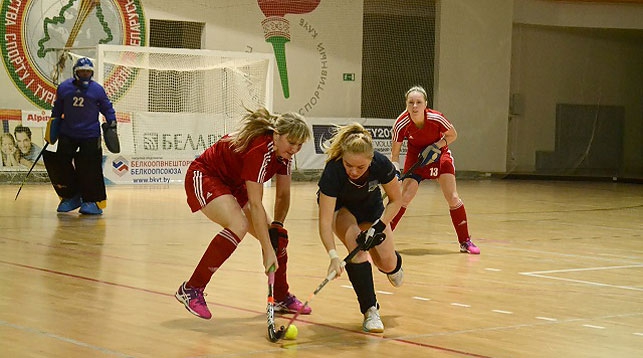 Во время первого тура женского чемпионата Беларуси по хоккею на траве в закрытых помещениях. Фото Белорусской федерации хоккея на траве