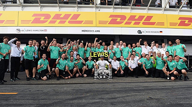Льюис Хэмилтон после гонки. Фото официального сайта "Формулы-1"