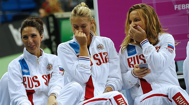 Мария Шарапова (в центре). Фото официального сайта Кубка Федераций
