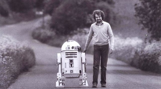 Дроид R2-D2 и Тони Дайсон