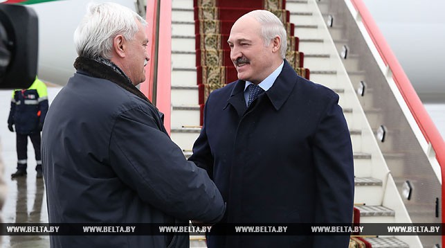 В аэропорту Александра Лукашенко встречал губернатор Санкт-Петербурга Георгий Полтавченко