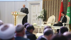 Александр Лукашенко и Гурбангулы Бердымухамедов во время церемонии