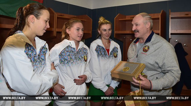 Александр Лукашенко с белорусскими теннисистками