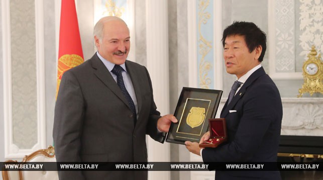 Александр Лукашенко и Моринари Ватанабэ