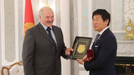 Александр Лукашенко и Моринари Ватанабэ