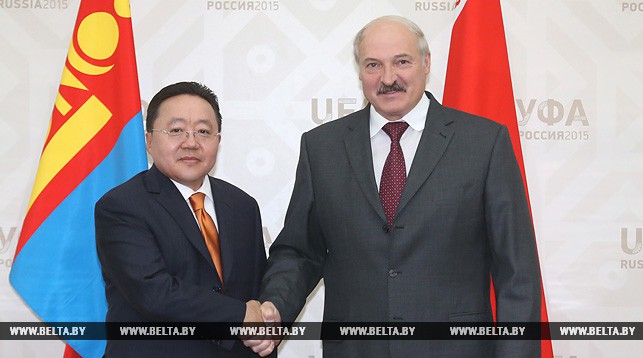 Цахиагийн Элбэгдорж и Александр Лукашенко. Фото из архива