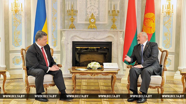 Петр Порошенко и Александр Лукашенко. Фото из архива