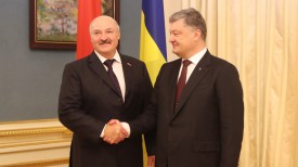 Александр Лукашенко и Петр Порошенко. Фото из архива