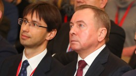 Владимир Макей (справа)