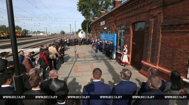Во время торжественной церемонии открытия движения поездов на электровозной тяге на участке Молодечно-Гудогай-Кяна