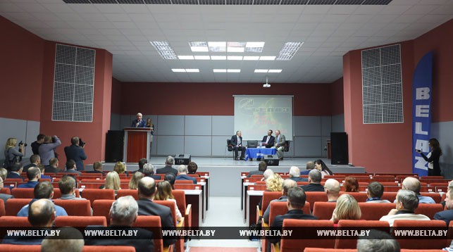 Во время торжественного заседания в честь 25-летия сотрудничества БелАЗа и Cummins