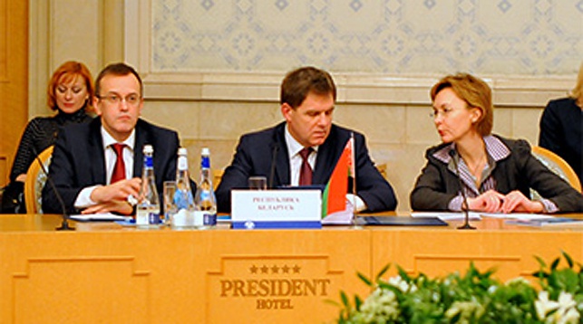 Во время заседания. Фото посольства Беларуси в России
