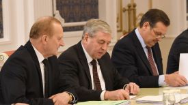 Владимир Семашко (в центре) во время совещания