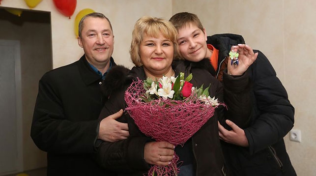 Семья Марины Кучинской – в своей новой квартире, полученной от "Евроопта"!