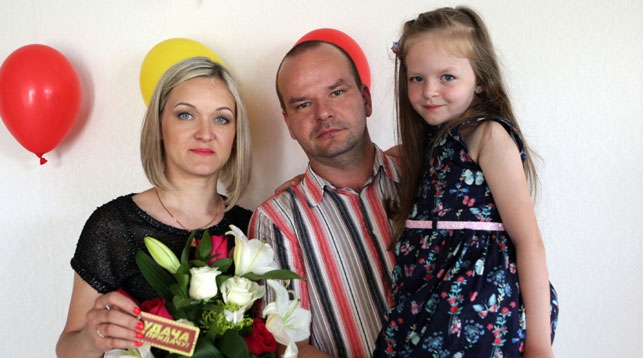 Молодая семья из Могилева и не мечтала, что обычные покупки в "Евроопт" принесут квартиру в Минске!