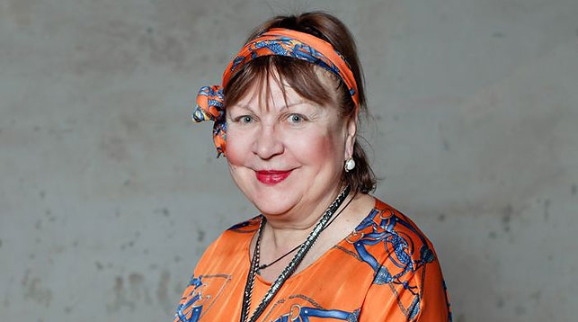 Главный приз 42-го тура игры   "Удача в придачу!"   разыграет известная российская актриса Татьяна Кравченко - Валюха Будько из народного сериала "Сваты"!