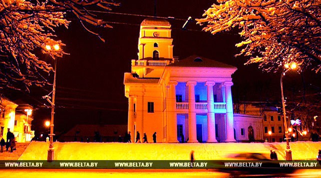 Минская городская ратуша в праздничном освещении. Фото из архива