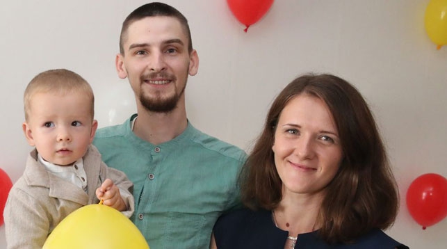 Виктория и Алексей Елисеевы каждый Новый год загадывали собственное жилье - и выиграли квартиру в Минске! "Не передать словами, как это важно для нас!"