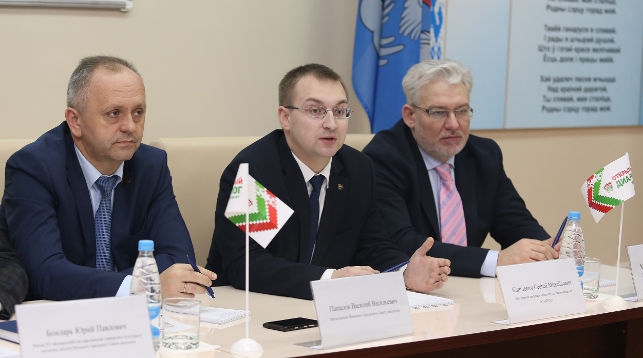 Сергей Клишевич (в центре). Фото БРСМ