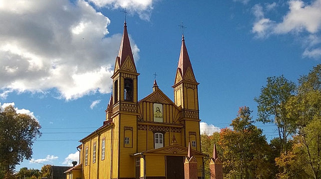 Костел в Клющанах (до пожара). Фото сайта Римско-католической церкви в Беларуси