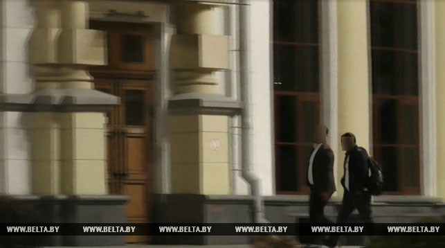 Кадры из оперативного видео. Обвиняемые идут на назначенную встречу. Фото УСК по Витебской области