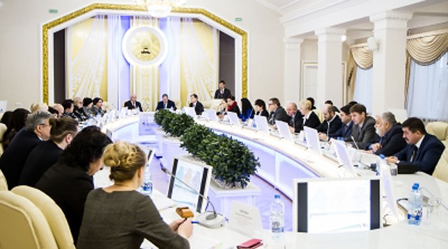 Во время заседания. Фото Министерства связи и информатизации
