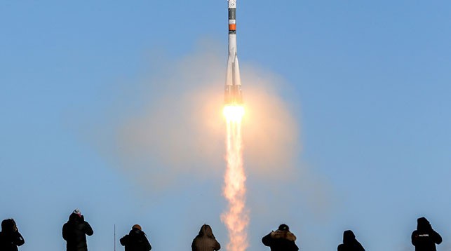 Ракета-носитель "Союз-ФГ" с транспортным пилотируемым кораблем "Союз МС-07". Фото ТАСС