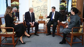 Во время встречи Дональда Трампа и Си Цзиньпина. Фото Синьхуа