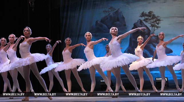 Балетная труппа белорусского Театра оперы и балета представляет "Лебединое озеро". Фото из архива