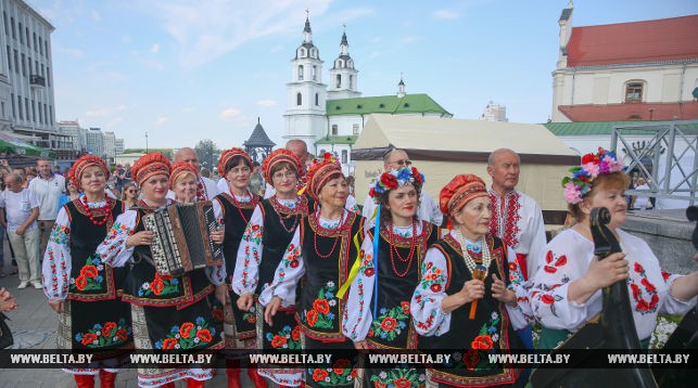 Во время празднования Дней культуры Украины. Фото из архива