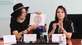 NAVIBAND. Артем Лукьяненко и Ксения Жук во время пресс-конференции