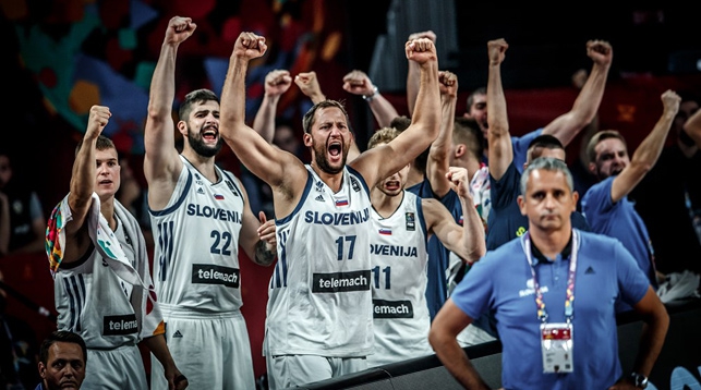 Эмоции словенских баскетболистов. Фото ФИБА