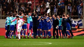 Ликование хорватских футболистов после матча с Грецией. Фото УЕФА