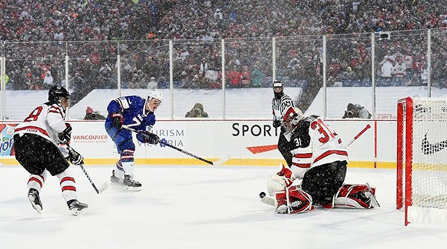Во время матча Канада - США. Фото IIHF