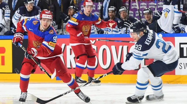 Во время матча Россия - Финляндия. Фото IIHF