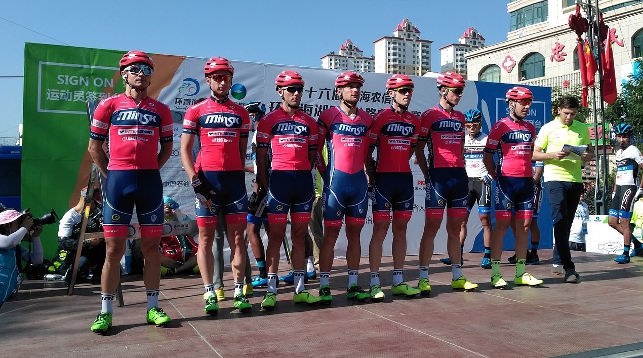 Континентальная команда "Минск" на презентации перед стартом первого этапа велогонки Tour of Qinghai lake. Фото Велосипедного клуба "Минск"