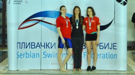 Александра Герасименя (в центре). Фото Белорусской федерации плавания