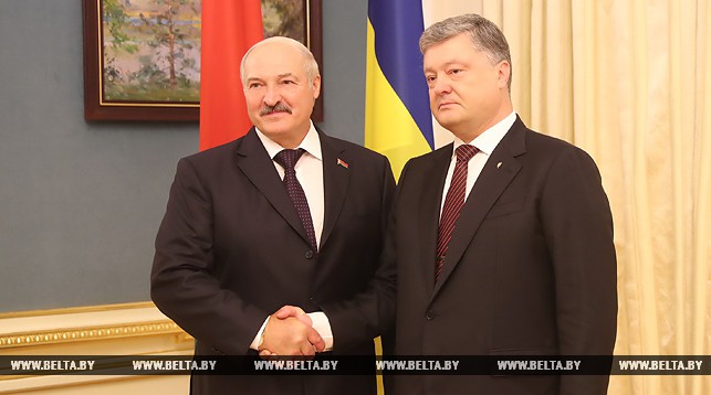 Александр Лукашенко и Петр Порошенко. Фото из архива