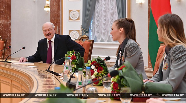 Александр Лукашенко во время встречи с участниками Олимпийских и Паралимпийских игр 2018 года