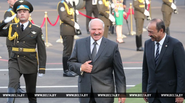 Президент Беларуси Александр Лукашенко и премьер-министр Узбекистана Абдулла Арипов