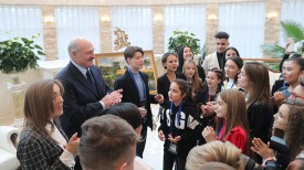 Александр Лукашенко с с участниками детского &quot;Евровидения&quot;