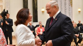 Ведущий редактор главного выпуска БЕЛТА Алина Шрубок и Президент Беларуси Александр Лукашенко