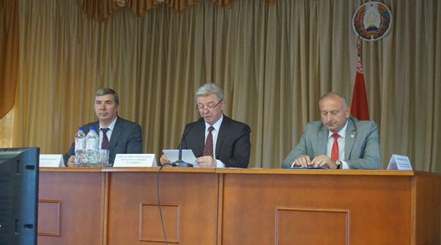 Во время заседания. Фото с сайта   "Беллегпрома"  
